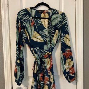 Aakaa Wrap Around Dress Size M